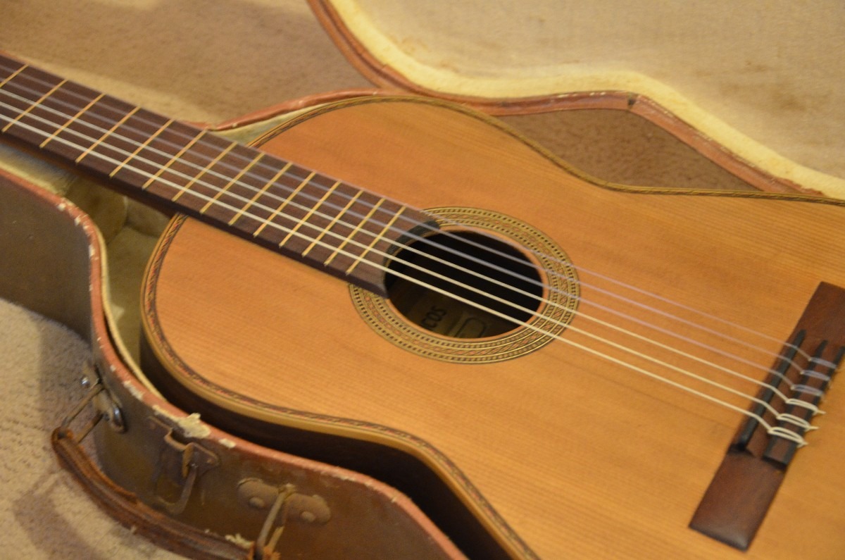 Referencia: Imágenes restauración de guitarras